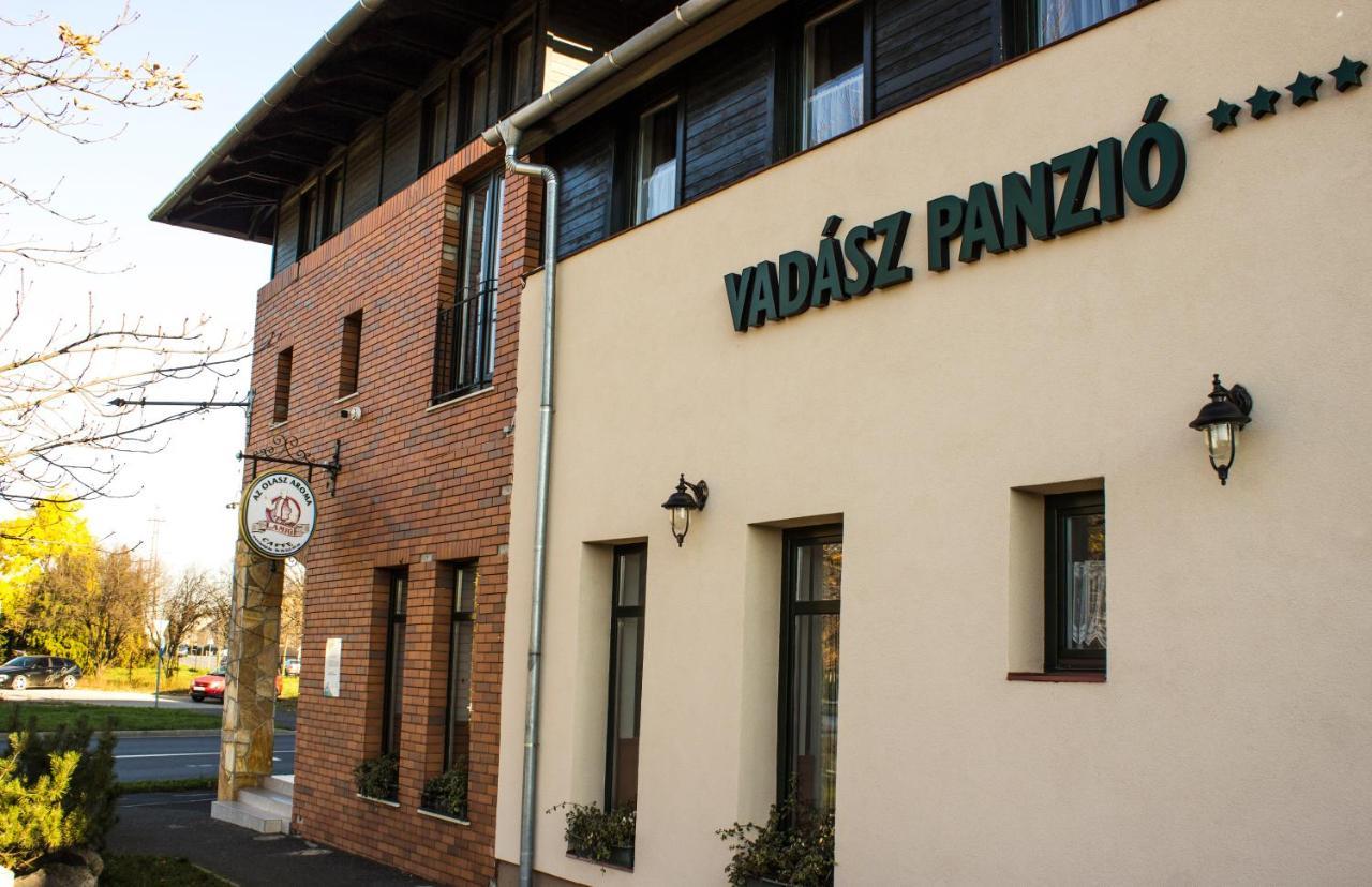 Vadász Panzió és Étterem Szombathely Esterno foto