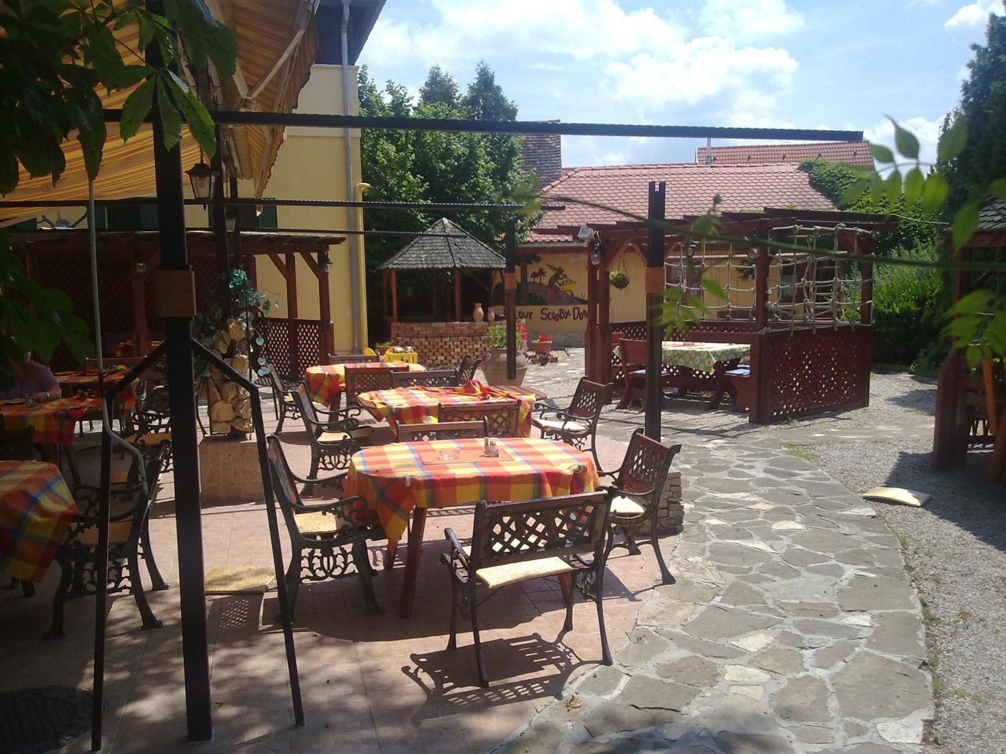 Vadász Panzió és Étterem Szombathely Esterno foto