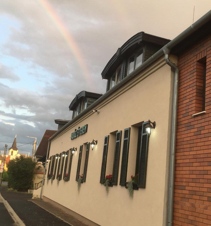 Vadász Panzió és Étterem Szombathely Esterno foto